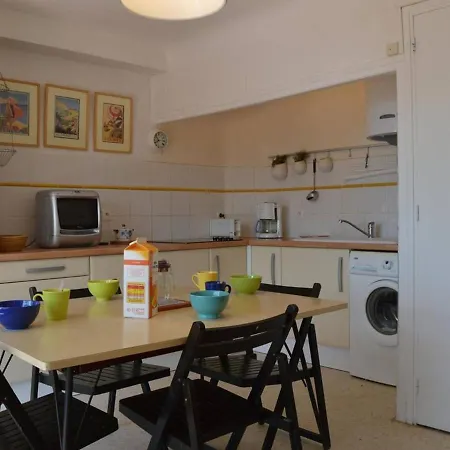 3 Pieces Avec Terrasse, Calme, Proche Et Commerces, 2 Etoiles Meuble De Tourisme - Fr-1-229d-214 * Saint-Pierre-la-Mer (Aude)