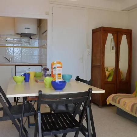 3 Pieces Avec Terrasse, Calme, Proche Et Commerces, 2 Etoiles Meuble De Tourisme - Fr-1-229d-214 * Saint-Pierre-la-Mer (Aude)